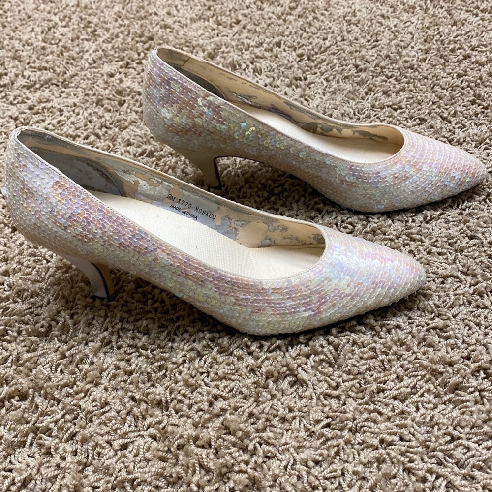 Private Collection Monaco sz 9 M iridescent sequined pumps